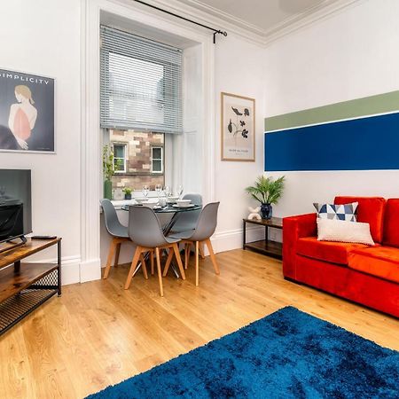 Cosy Retreat - Charming 2-Bed Apartment Greenock Bagian luar foto