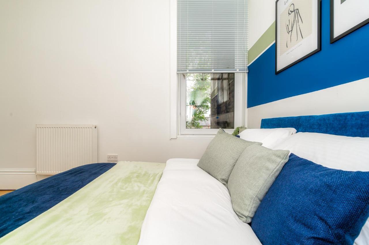 Cosy Retreat - Charming 2-Bed Apartment Greenock Bagian luar foto