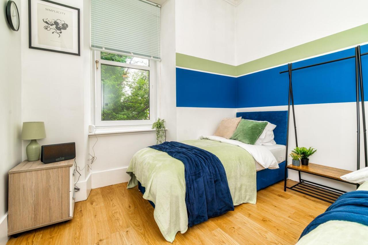 Cosy Retreat - Charming 2-Bed Apartment Greenock Bagian luar foto