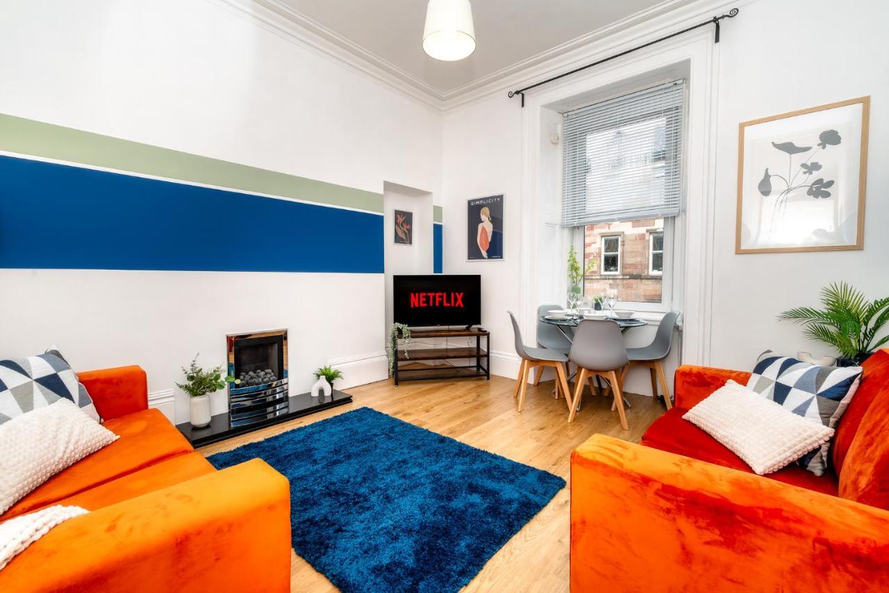Cosy Retreat - Charming 2-Bed Apartment Greenock Bagian luar foto