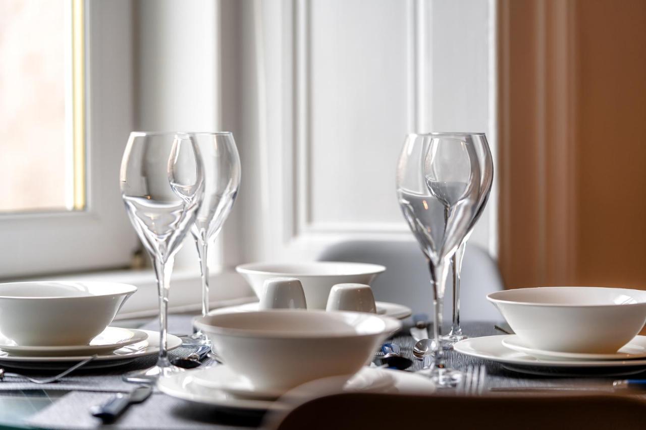 Cosy Retreat - Charming 2-Bed Apartment Greenock Bagian luar foto