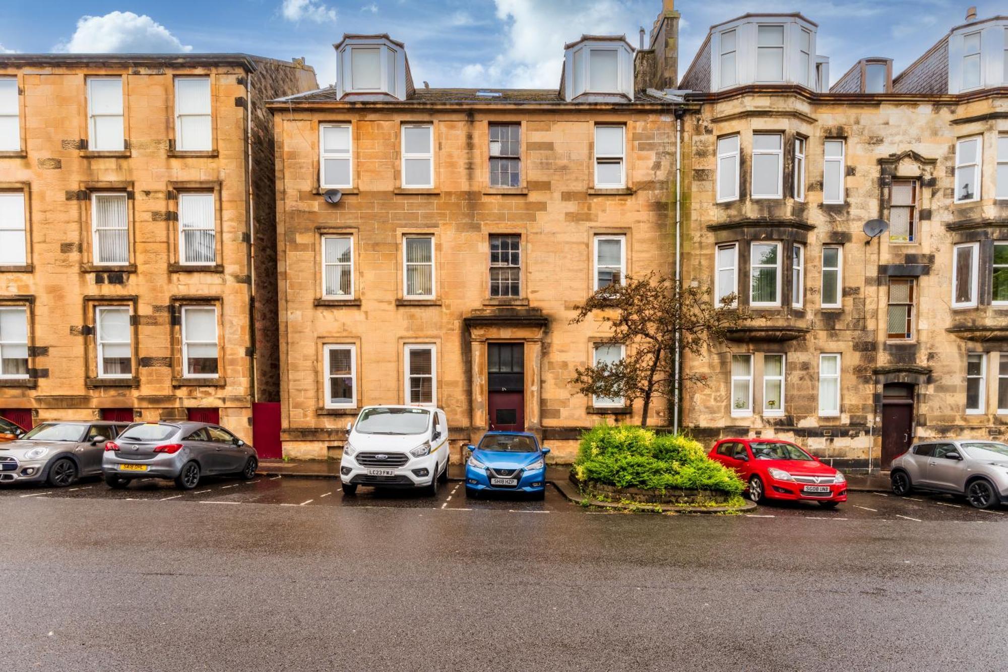 Cosy Retreat - Charming 2-Bed Apartment Greenock Bagian luar foto