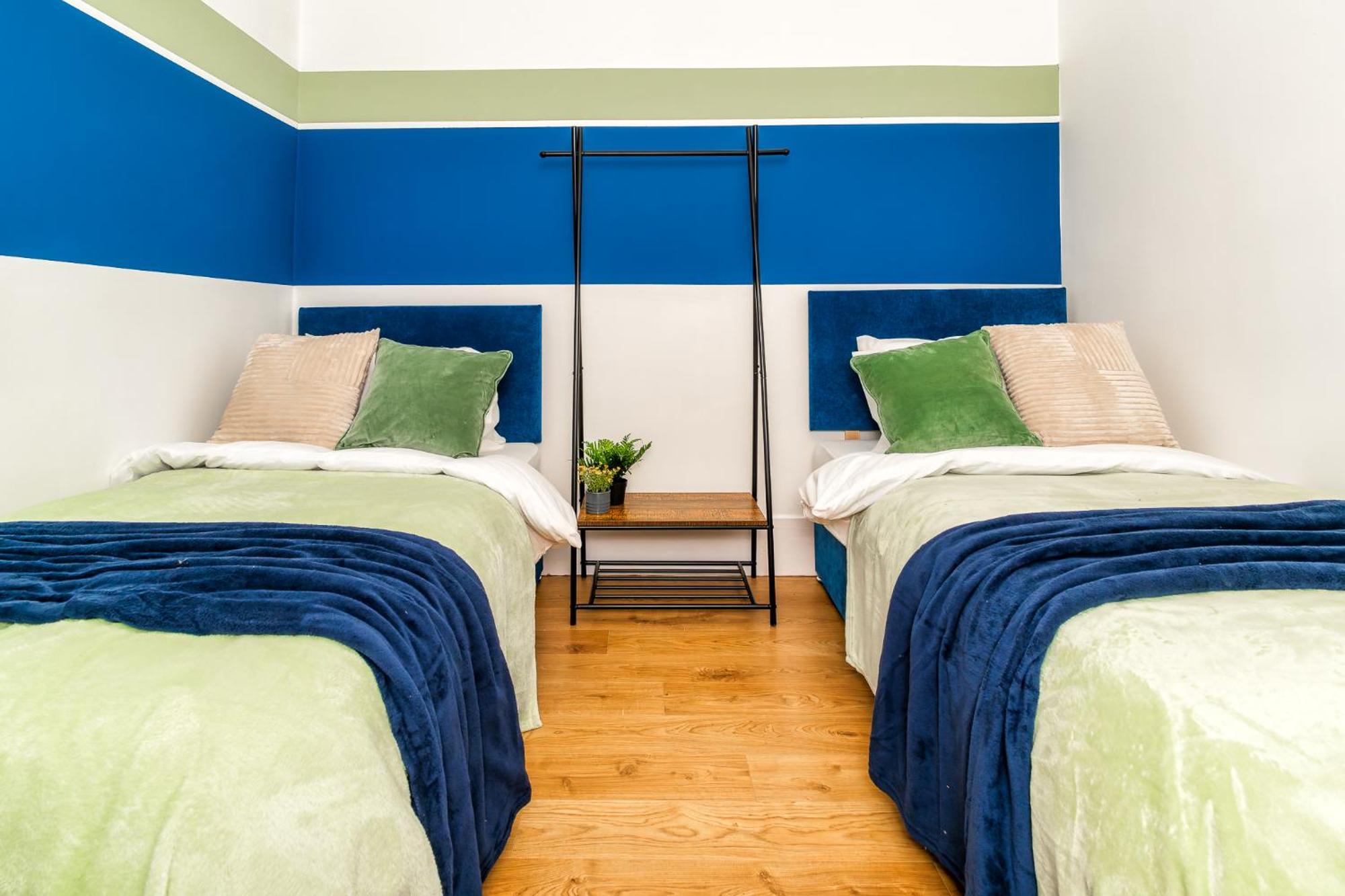 Cosy Retreat - Charming 2-Bed Apartment Greenock Bagian luar foto